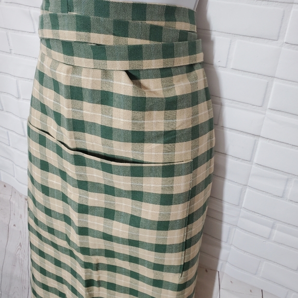 Gingham Plaid Green and Beige Waist Apron with Pockets - Picture 5 of 6